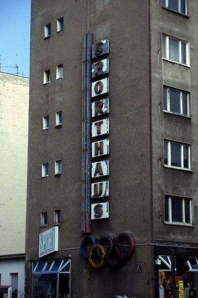 Berlin-Prenzlauer Berg, Schönhauser Allee, 1.5.1997.jpg